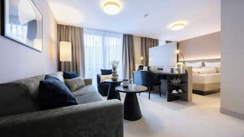 Caja de seguridad en la habitación y escritorio