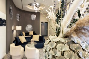 Lobby lounge - Digital Hotel Kronjuwel by BRIGHT Waldkirch - Self Check-in (Waldkirch)