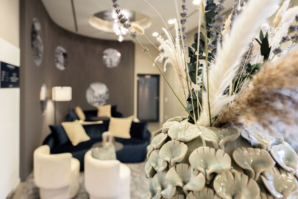 Lobby lounge - Digital Hotel Kronjuwel by BRIGHT Waldkirch - Self Check-in (Waldkirch)