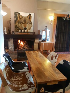 Flat-screen TV - Hotel le YAKA (Les Angles)