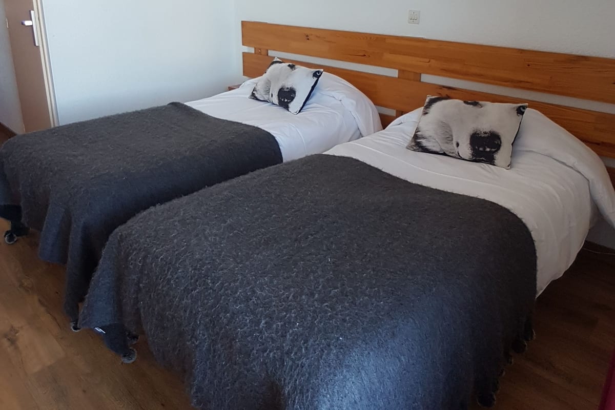Zweibettzimmer | Schreibtisch, kostenloses WLAN, Bettwäsche