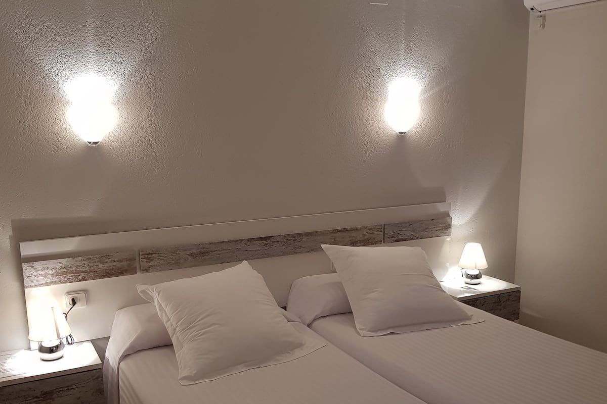 Free cots/infant beds, rollaway beds, free WiFi, bed sheets