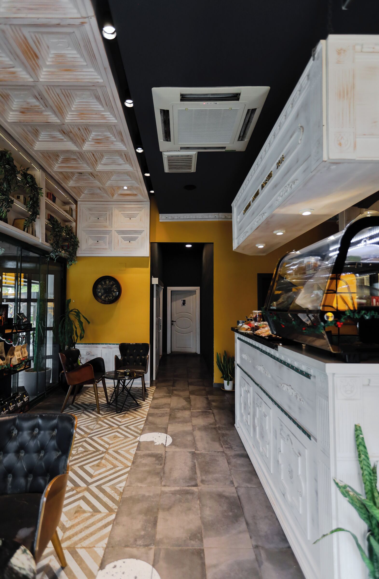 fridge, electric kettle