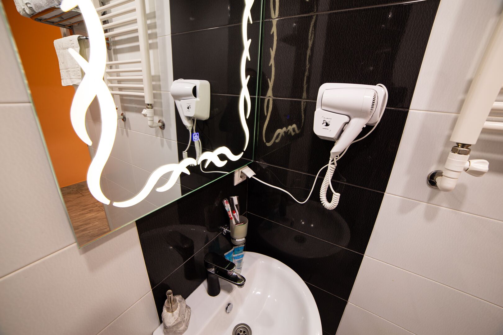 deluxe double room | bathroom | shower, rainfall showerhead, free toiletries, slippers