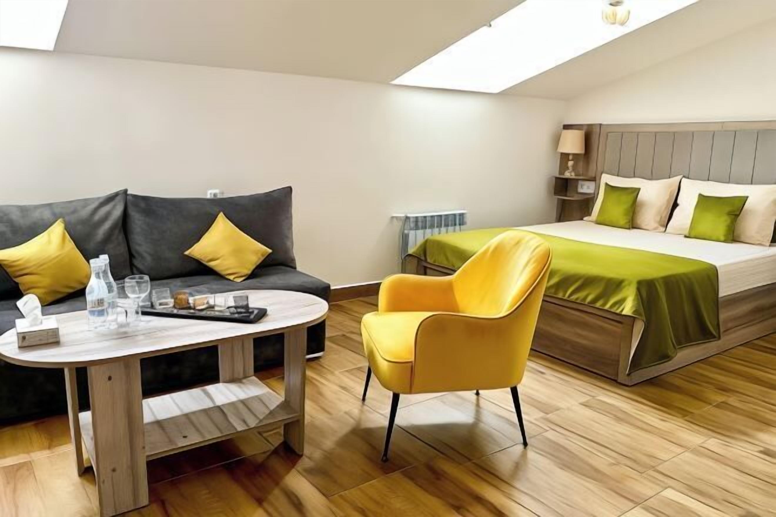 1 bedroom, premium bedding, blackout curtains, soundproofing