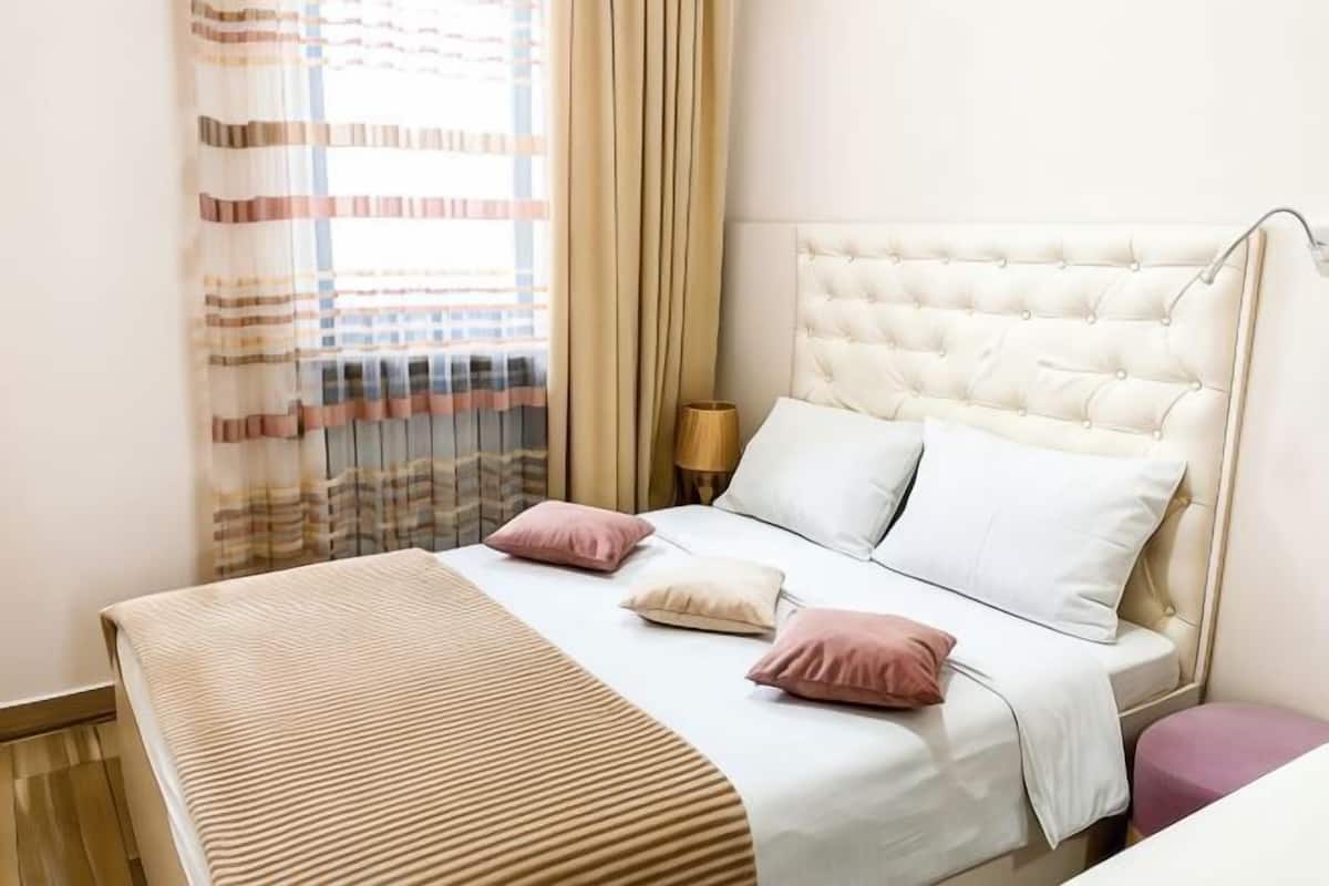 1 bedroom, premium bedding, blackout curtains, soundproofing