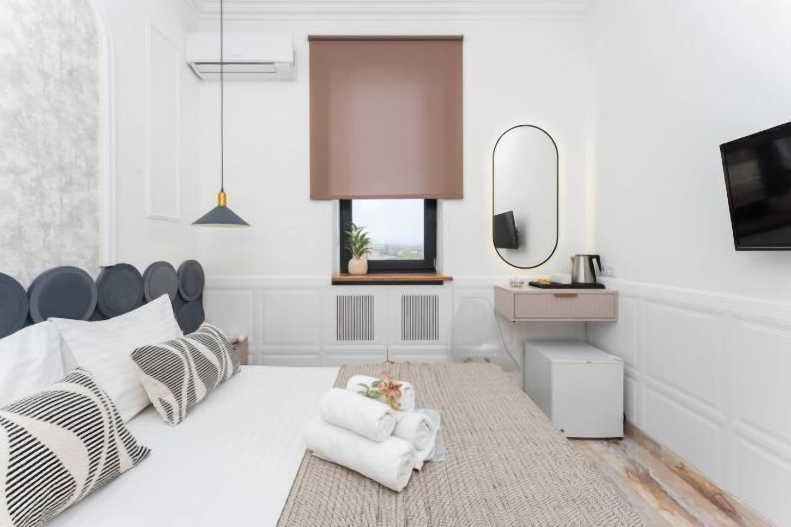 1 bedroom, premium bedding, blackout drapes, soundproofing