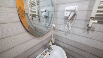 Standard Twin Room | Bathroom