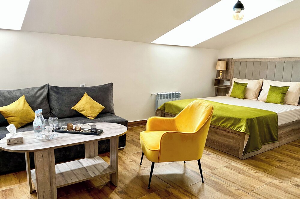 Alex Hotel