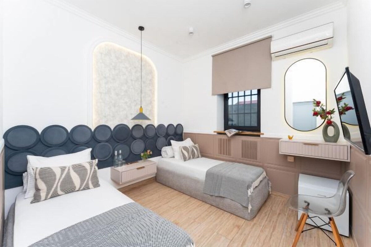 1 bedroom, premium bedding, blackout drapes, soundproofing
