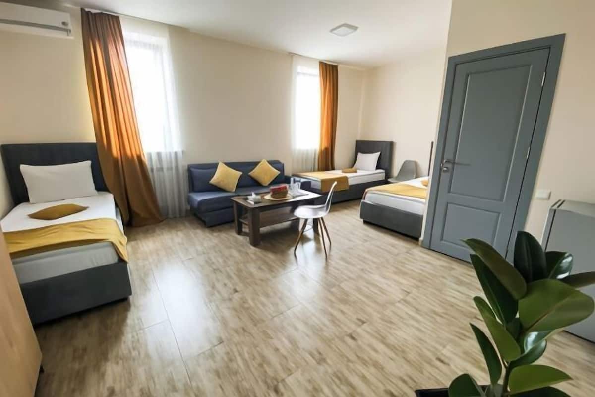 1 bedroom, premium bedding, blackout curtains, soundproofing