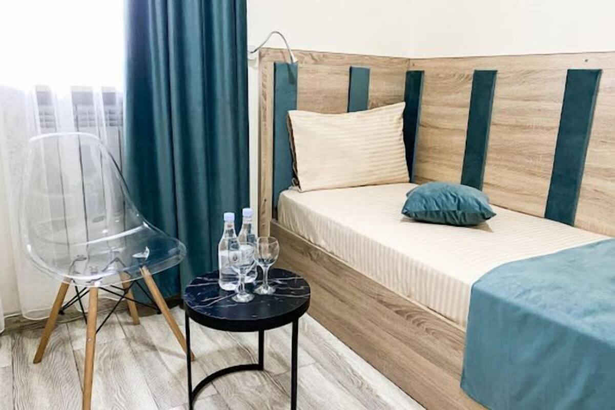 1 bedroom, premium bedding, blackout curtains, soundproofing