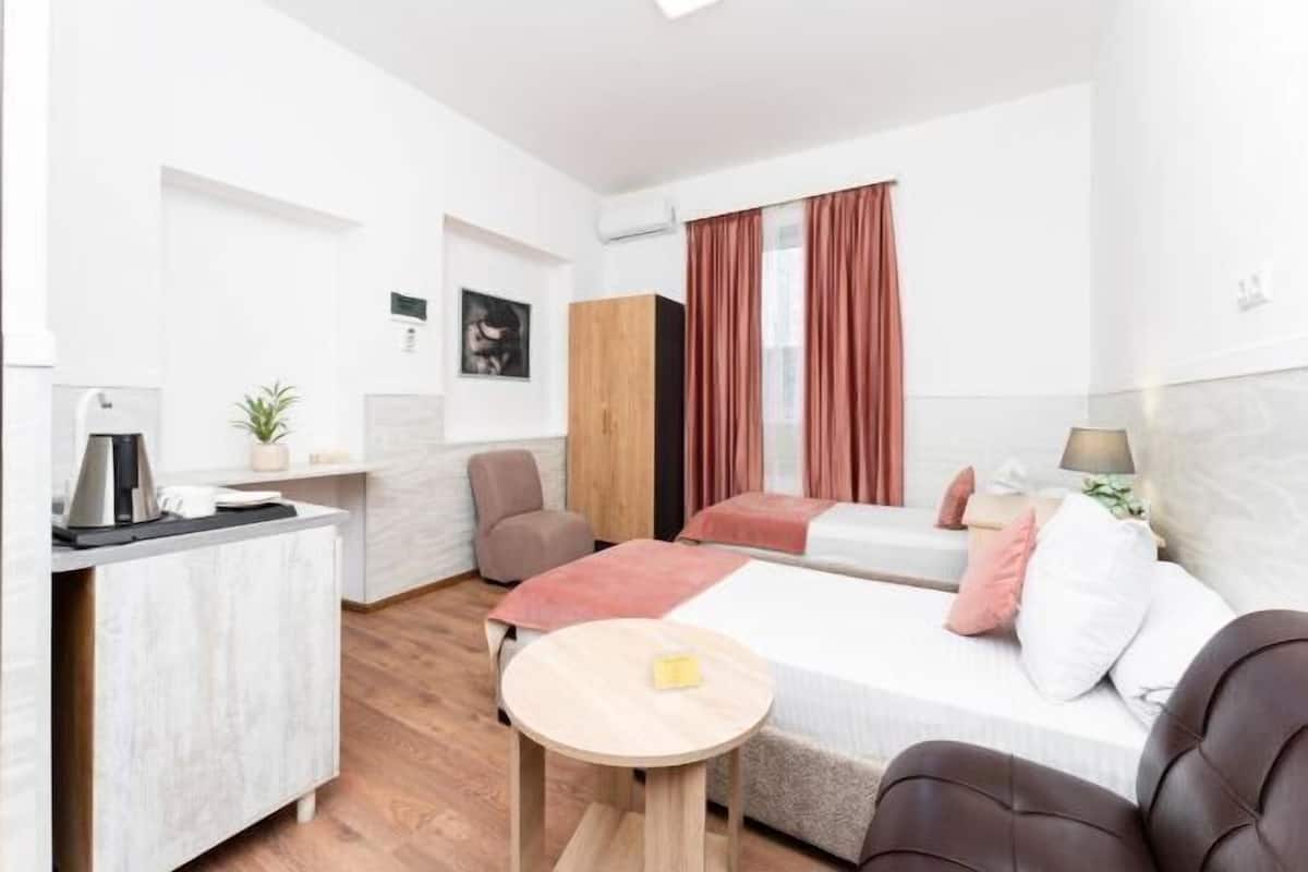 1 غرفة نوم وأغطية فراش متميزة وستائر تعتيم وتجهيزات عازلة للصوت