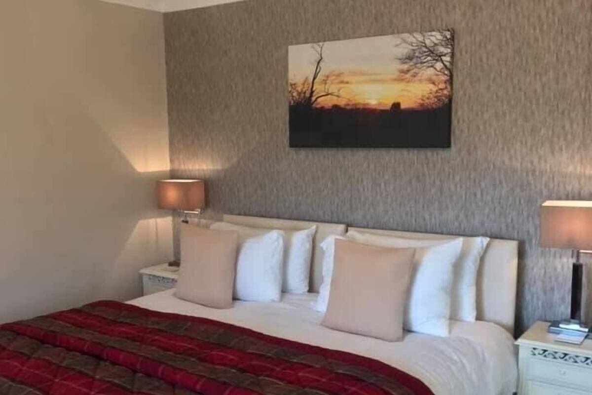 Premium bedding, in-room safe, desk, blackout curtains
