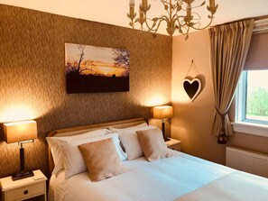 Deluxe Double Room, 1 King Bed, Ensuite, Garden View | Premium bedding, in-room safe, desk, blackout drapes