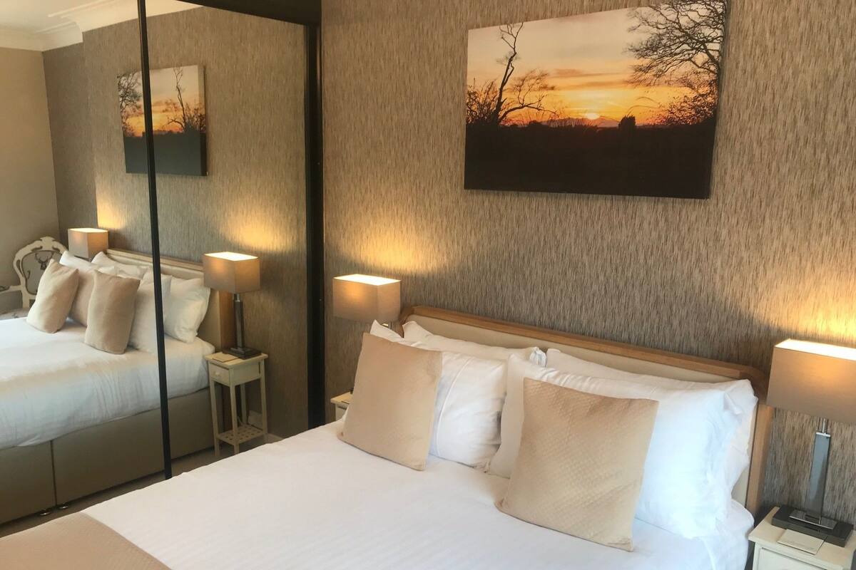Premium bedding, in-room safe, desk, blackout curtains