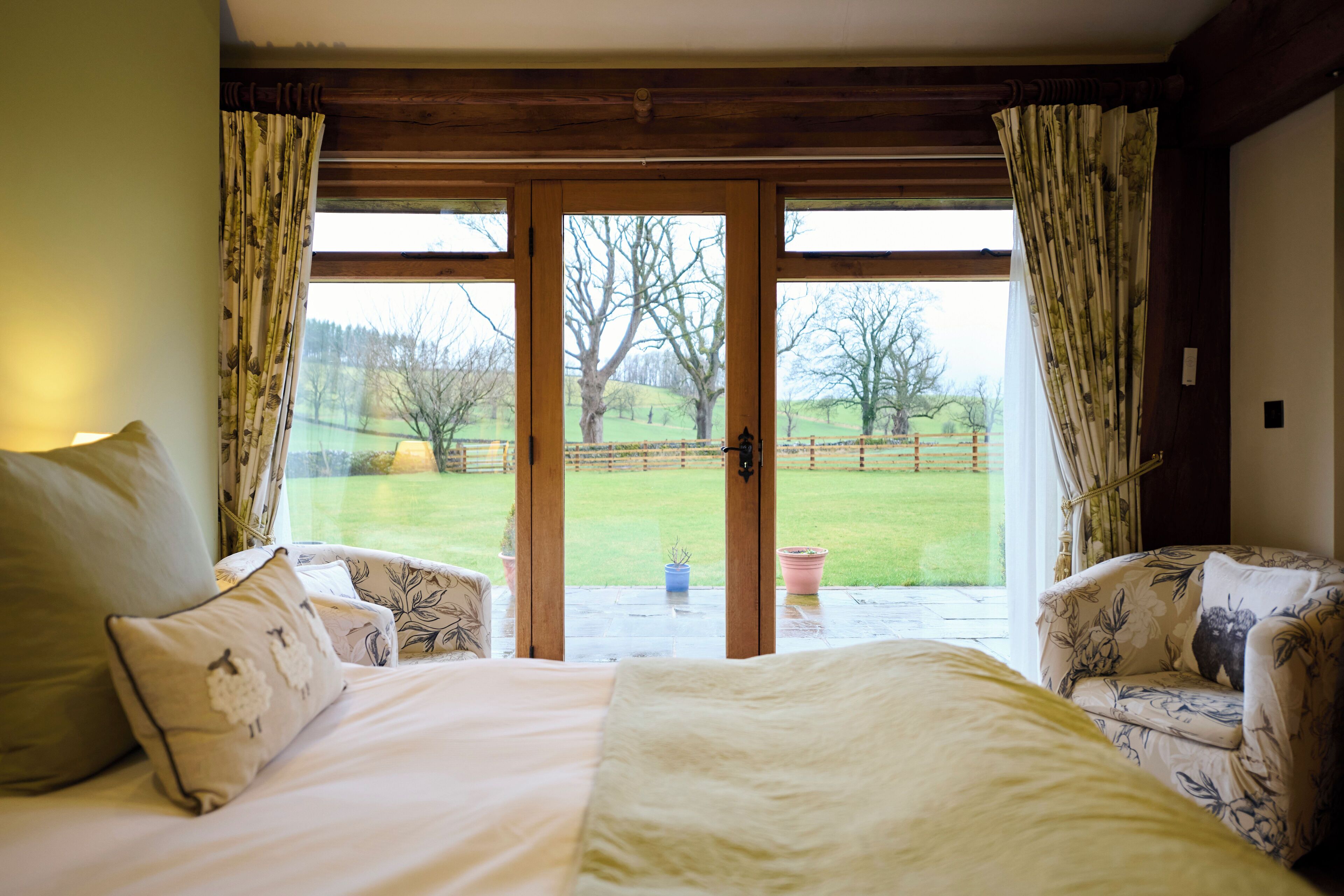 Dobbeltrom for 1 person | Individuelt dekorert, individuelt innredet og skrivebord