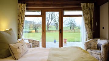 Dobbeltrom for 1 person | Individuelt dekorert, individuelt innredet og skrivebord