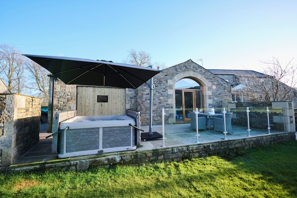 Super Deluxe Double Suite (Malhamdale) | Terrace/patio - GreenGrove Country House B&B (Skipton)