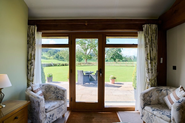 Habitación doble de uso individual | Decoración personalizada, muebles diferentes y escritorio