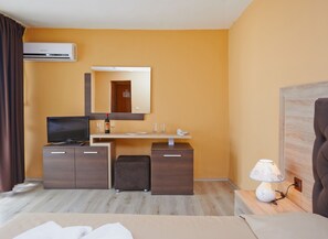 Comfort Double or Twin Room, Non Smoking, Balcony | Living area - Interhotel Pomorie Beach (Pomorie)