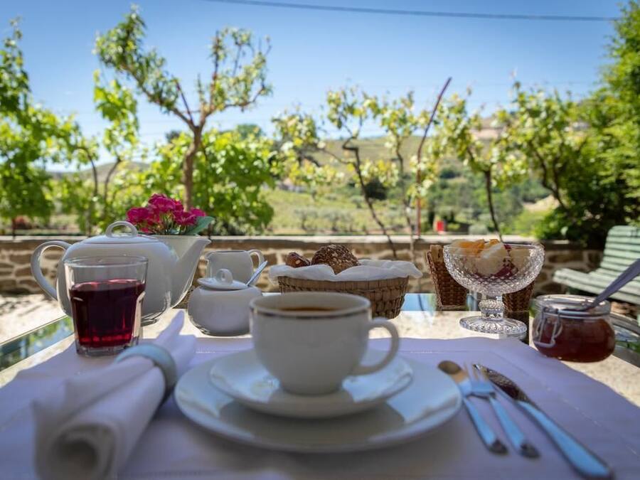 Tägliches inbegriffenes kontinentales Frühstück