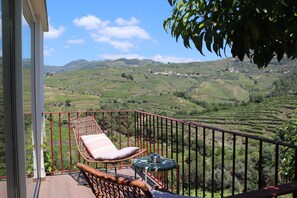 Casa Caseiro - Cottage, bedroom; kitchen | Udsigt fra værelset