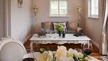 Cottage | Egyptian cotton sheets, premium bedding, blackout curtains