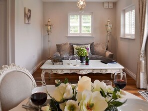 Cottage | Egyptian cotton sheets, premium bedding, blackout drapes - Brunger House (Tenterden)