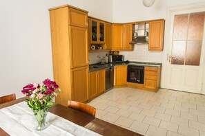 Apartment | 1 bedroom, blackout curtains, iron/ironing board, free WiFi