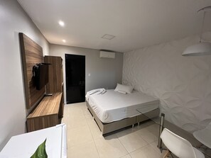 Individually furnished, desk, laptop workspace, blackout curtains - Pousada Marbello (Maragogi)