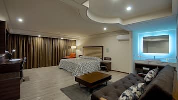 Suite Deluks, 1 Tempat Tidur King | Pemandangan dari kamar