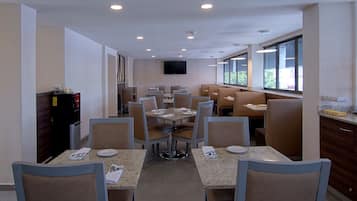 Ilmainen päivittäinen buffetaamiainen