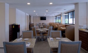 Tägliches inbegriffenes Frühstücksbuffet
