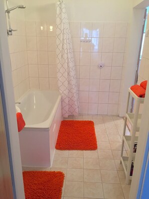 City Apartment | Bathroom