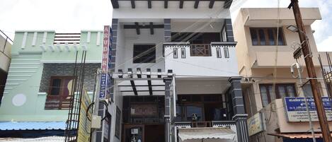 Façana frontal de l'allotjament