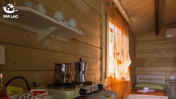 Deluxe Bungalow, Multiple Beds, Non Smoking | Private kitchen | Fridge, stovetop, cookware/dishes/utensils