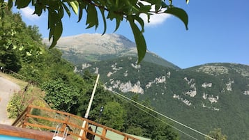 Quadrupla Classic, letti multipli, fumatori | Piscina all'aperto | Piscina stagionale all'aperto