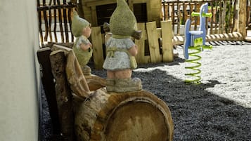 Children’s play area – outdoor