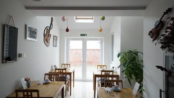 Daily cooked-to-order breakfast (GBP 12.50 per person)