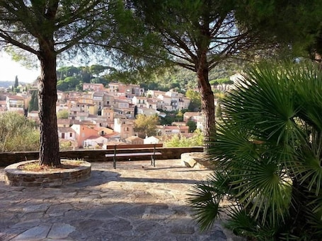 Property grounds. Hostellerie du Cigalou