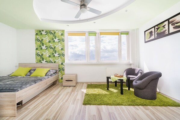 Skrivbord, strykjärn/strykbräda, barnsängar och gratis wi-fi