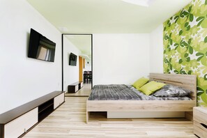 Skrivbord, strykjärn/strykbräda, barnsängar och gratis wi-fi