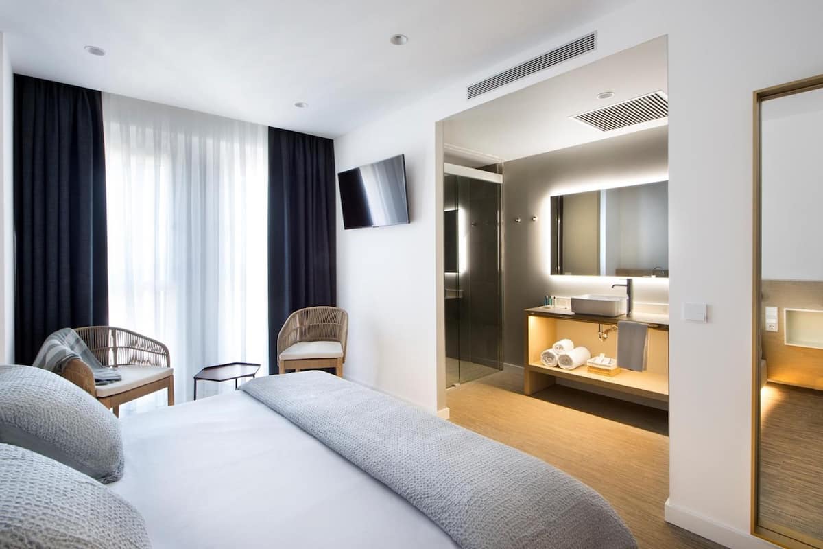 in-room safe, soundproofing, iron/ironing board, free wifi