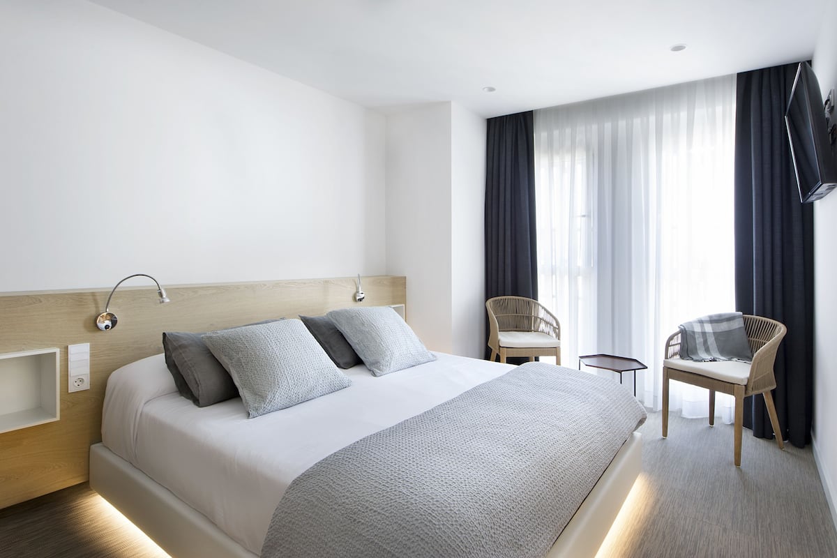 in-room safe, soundproofing, iron/ironing board, free wifi