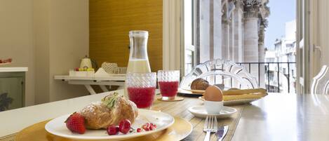 Free local cuisine breakfast