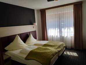 Comfort Double Room | Bathroom shower