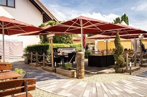 Outdoor banquet area - Landhotel Rhönblick (Petersberg)