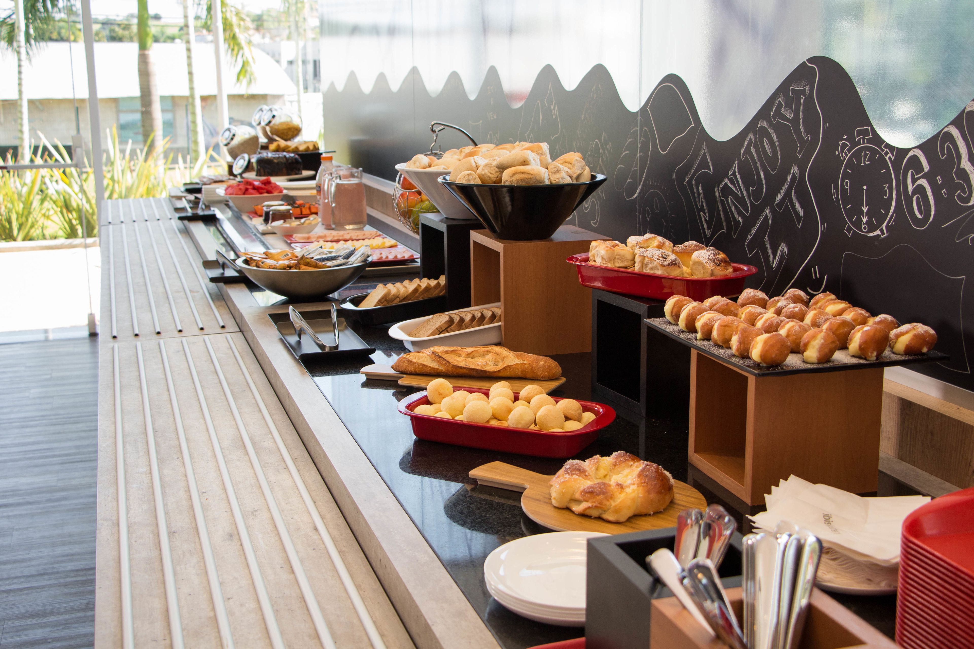 Daily continental breakfast (BRL 45 per person)