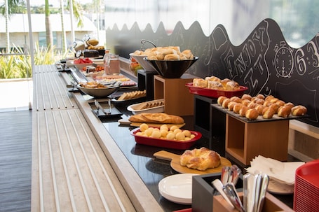 Daily continental breakfast for a fee. ibis Itatiba
